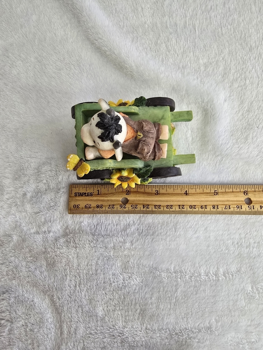 Charming Cow Figurine on Green Wagon Y2K - Picture 6 of 7